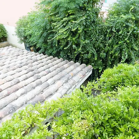 Апартаменты Lovely In Пула